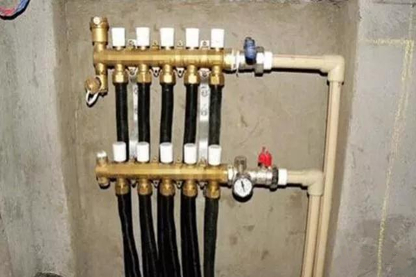 地暖分水器這樣使用才正確，用20年都不會(huì)壞！